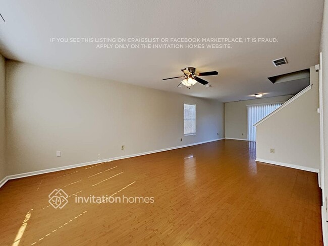 Photo - 827 Littleton Dr