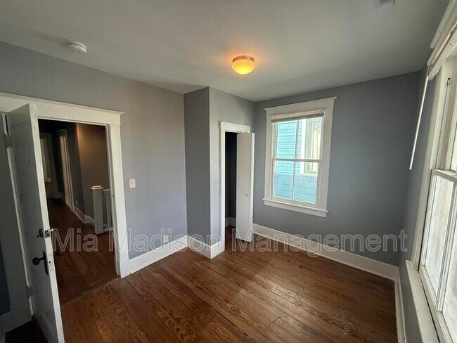 Photo - 607 W 44th St