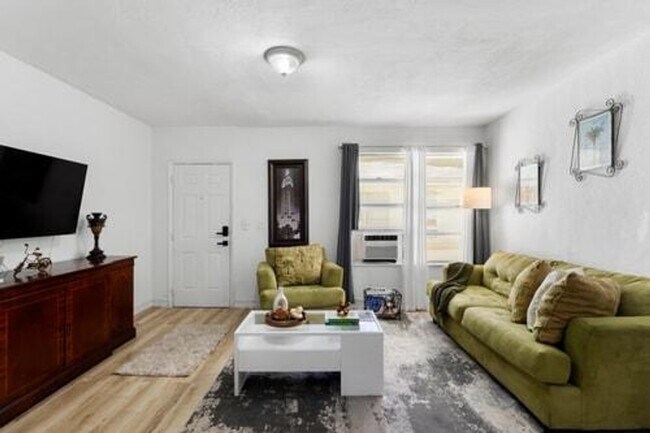 Photo - 680 SW 7th Ave Unidad ID1239384P