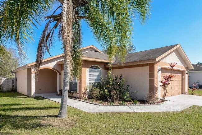 Photo - 535 Royal Ridge St