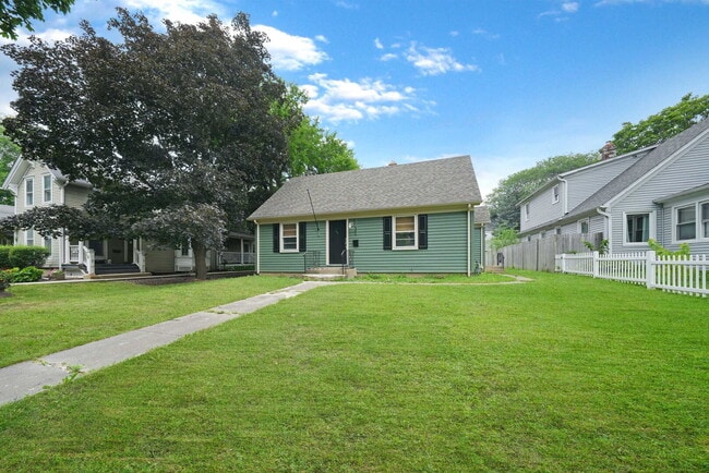 Building Photo - 507 W Wesley St Unit 2