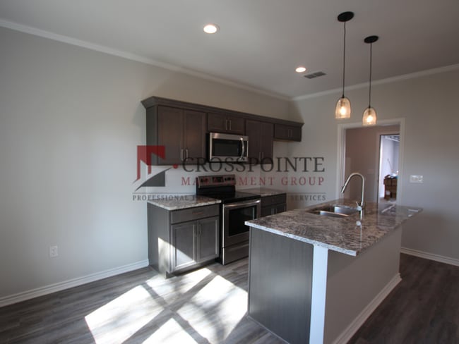 Photo - Stunning 2 Bed 2.5 Bath 1 Car Garage Townhome in Tyler!