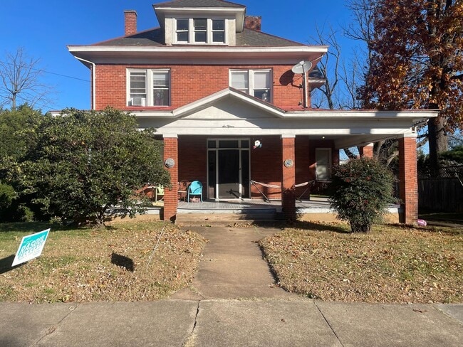 Building Photo - 615 Day Ave SW Unit 3