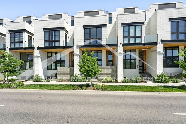 Modern Townhome with Central AC and 2 Car ... - Modern Townhome with Central AC and 2 Car ...