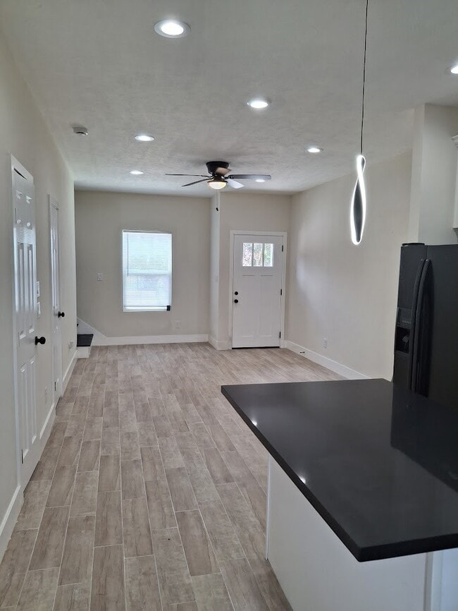 Photo - 7851 Hanna St Unidad B
