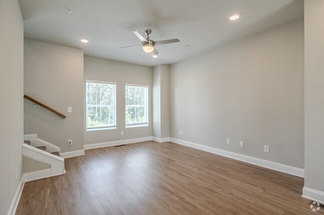 1BR, 1.5BA - 1048SF - Living Room