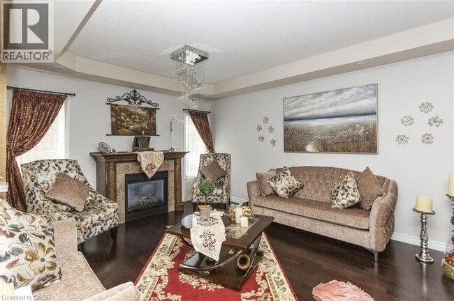 Photo - 183 Pelech Cres