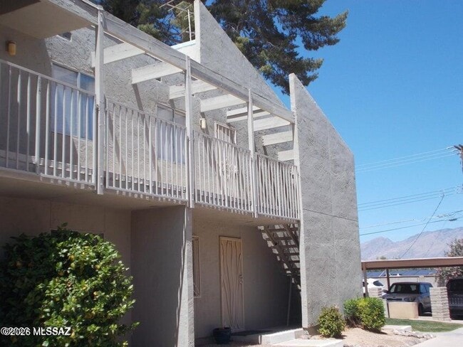 Building Photo - 806 S Langley Ave Unit 202