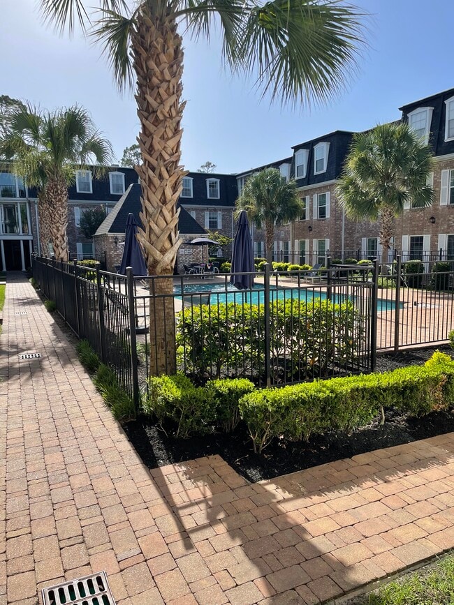 Pool Area - 361 N Post Oak Ln Unit 341