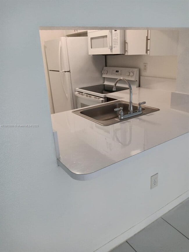 Photo - 9310 Fontainebleau Blvd Unidad 307