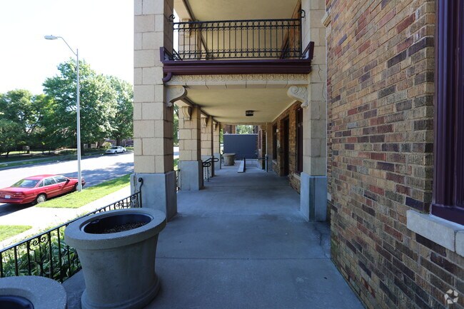 Photo - Linda Vista Apartments