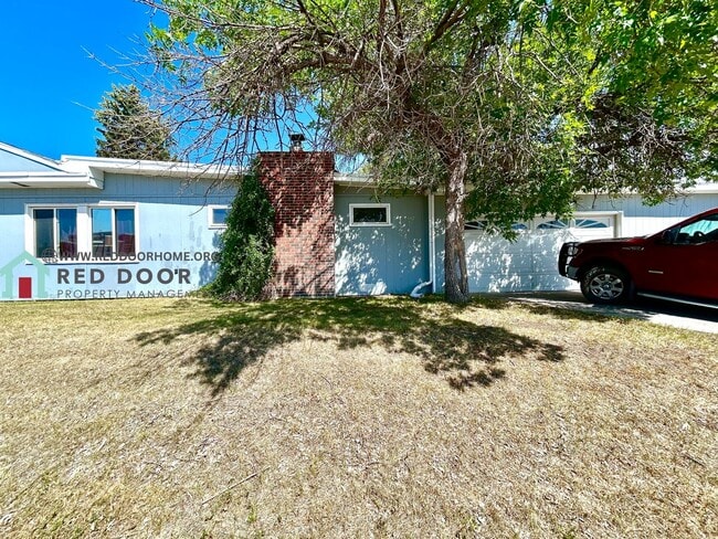 Charming 3 Bed, 1 Bath Home with Attached ... - Charming 3 Bed, 1 Bath Home with Attached ...