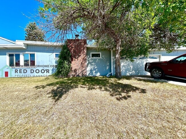 Building Photo - Charming 3 Bed, 1 Bath Home with Attached ...