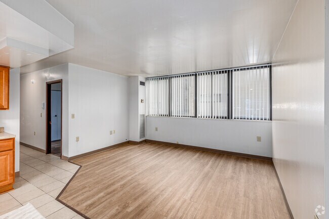 3BR, 2BA - 924SF - Living Room - Bates Hill Apartments