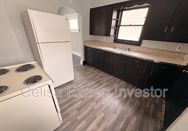 Photo - 1902 Riedmiller Ave