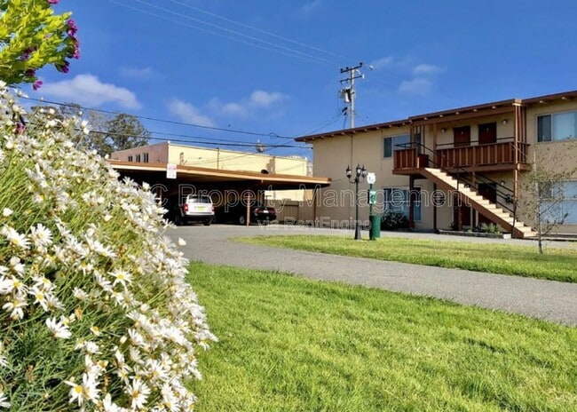 Photo - 926 Lupin Dr Unit 2