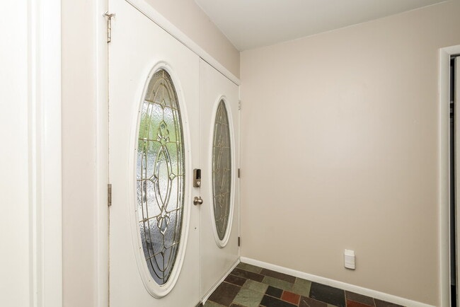 Photo - 5910 Rahke Rd