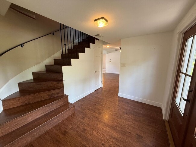 Photo - 905 Poinciana Dr
