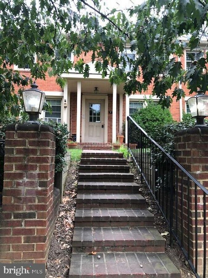 One Bedroom Condo in Historic Old Town Ale... - One Bedroom Condo in Historic Old Town Ale...