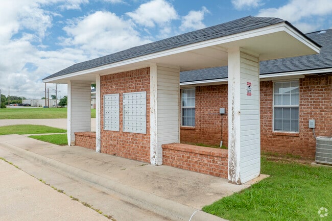 Building Photo - Wellsprings Studio Presidential Estates