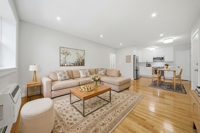 Building Photo - 11 Schubert St Unit 8