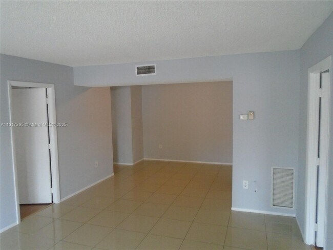 Photo - 4176 Inverrary Dr Unit 209