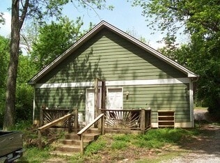 Building Photo - 4 Bedroom Duplex with Granite Countertops ...