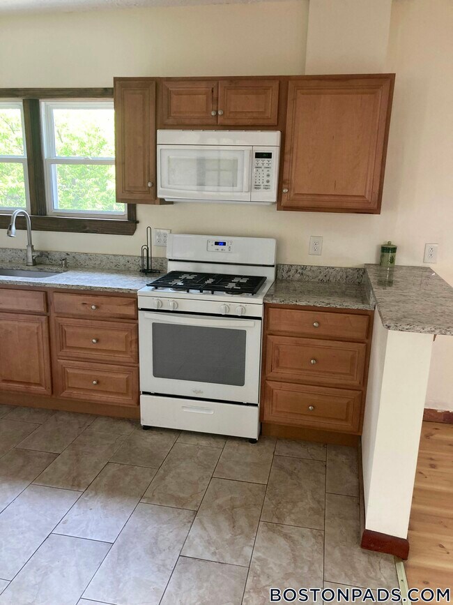 Photo - 569 Main St Unit 2