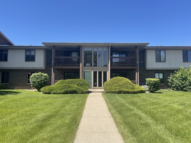Building Photo - 803 Garden Cir