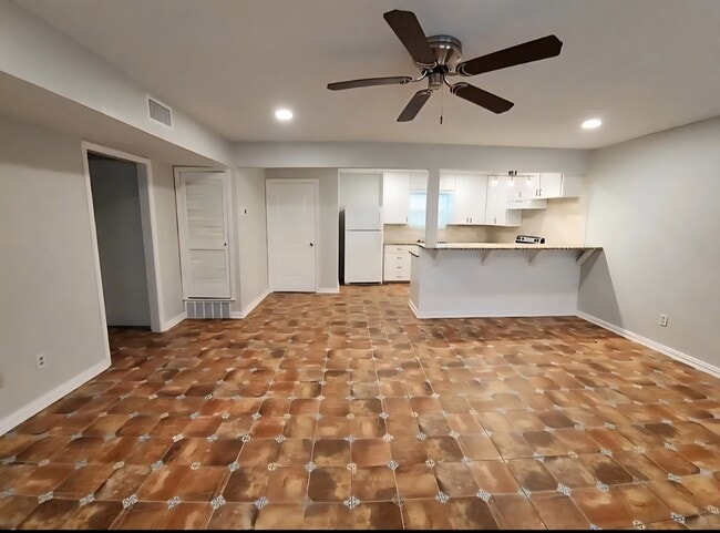 Building Photo - 8004 Lifford St Unit Condo 1