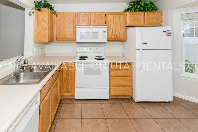 Building Photo - 1057 S 810 E