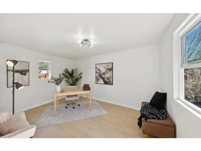 Building Photo - 3 Bedroom 2 Bathroom for Rent