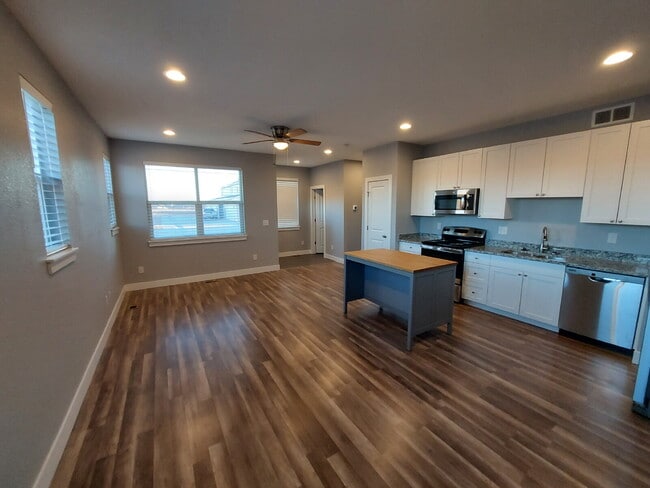 381 S 4th Ct