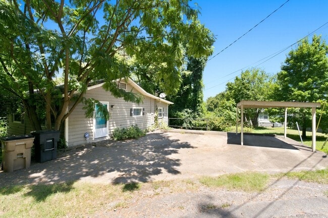 Building Photo - 501 Weakley Ave