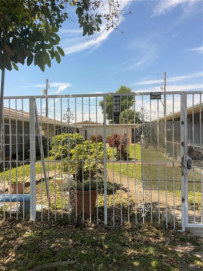 Photo - 1820 N 17th Ave Unit 1