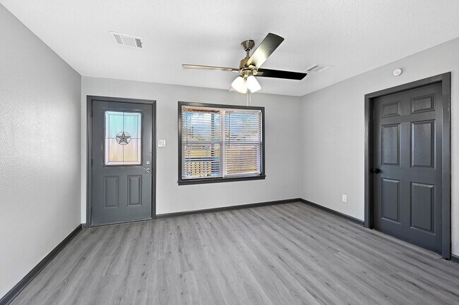 Photo - 4406 Edison St