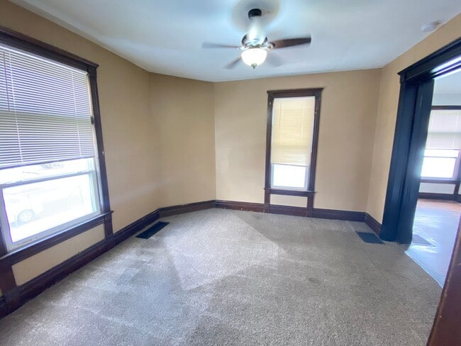 Photo - Spacious 3 Bedroom Home - Close to Downtown!