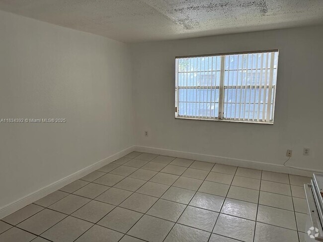 Building Photo - 17255 SW 95th Ave Unit 206 Rental
