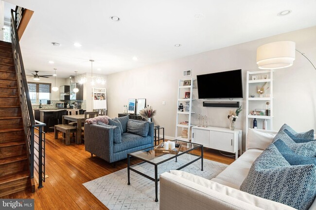 Photo - 1005 S Bouvier St Townhome