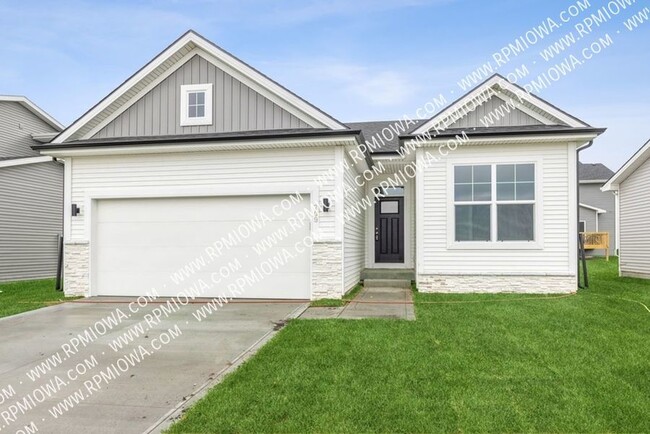 Photo - 709 NE Hunter Dr House