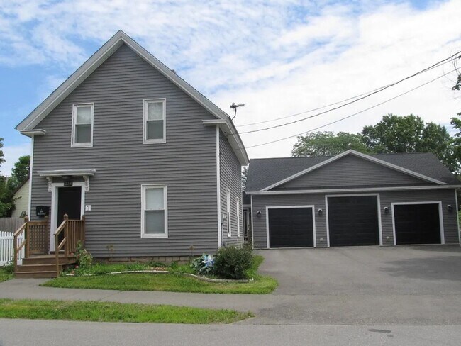 3 Bedroom Single Family Home in Bangor - 3 Bedroom Single Family Home in Bangor
