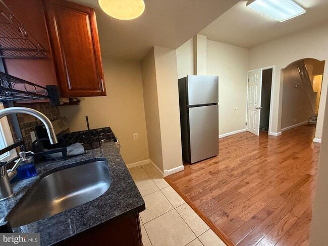 Photo - 342 Gladstone St