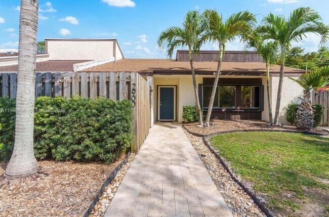 2900 NW 69th Ct