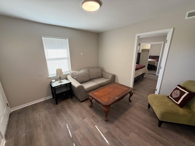 Photo - 213 N Ann St Unidad 5