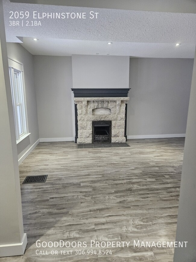 Photo - 2059 Elphinstone St