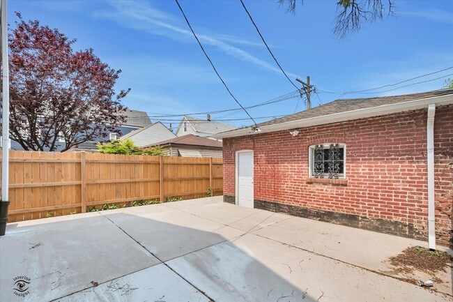 Photo - 3000 W 40th St