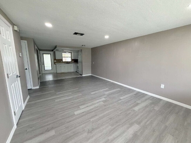 Photo - "Charming 2-Bedroom Duplex Retreat in New Port Richey - Perfect for Cozy Living!"