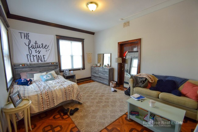 1863 Commonwealth Avenue Unit 11