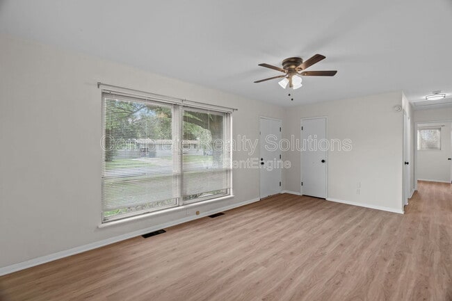 Photo - 560 Bardot Dr