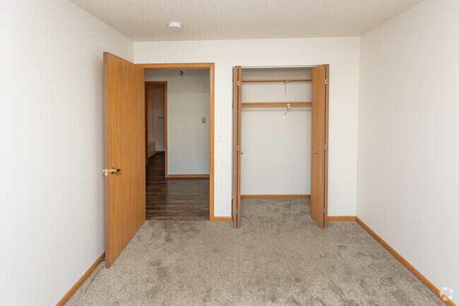 2BR, 2BA - 1,000 - 1,187SF - Bedroom